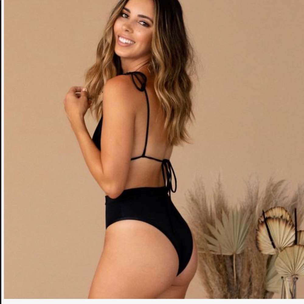 Shop Tan Lines XL&L Como bottom & Mykonos top L